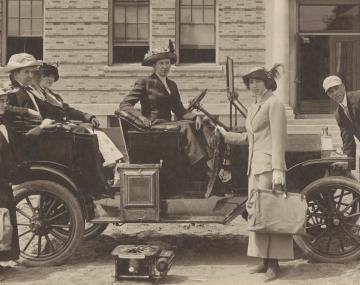 康奈尔的第一辆车1913年